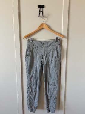 Athleta Trekkie North Jogger Pants Gray Women 4P Petite Hiking Travel Activewear